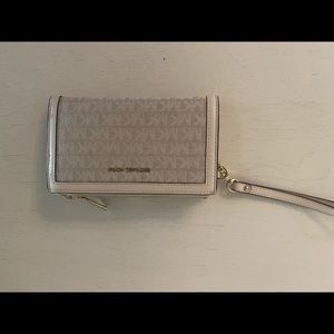 Michael Kors -Wallet - like new
